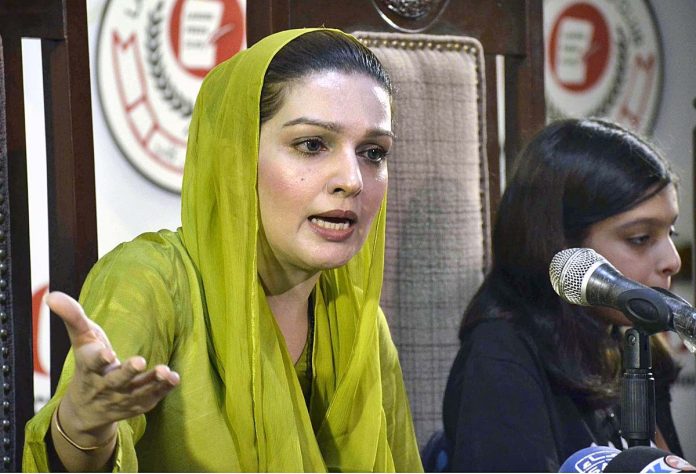 میرا شوہر اس صدی کا مجاہد ہے ، دس لاکھ انڈین آرمی کا مقابلہ کر رہا ہے ، مشال ملک