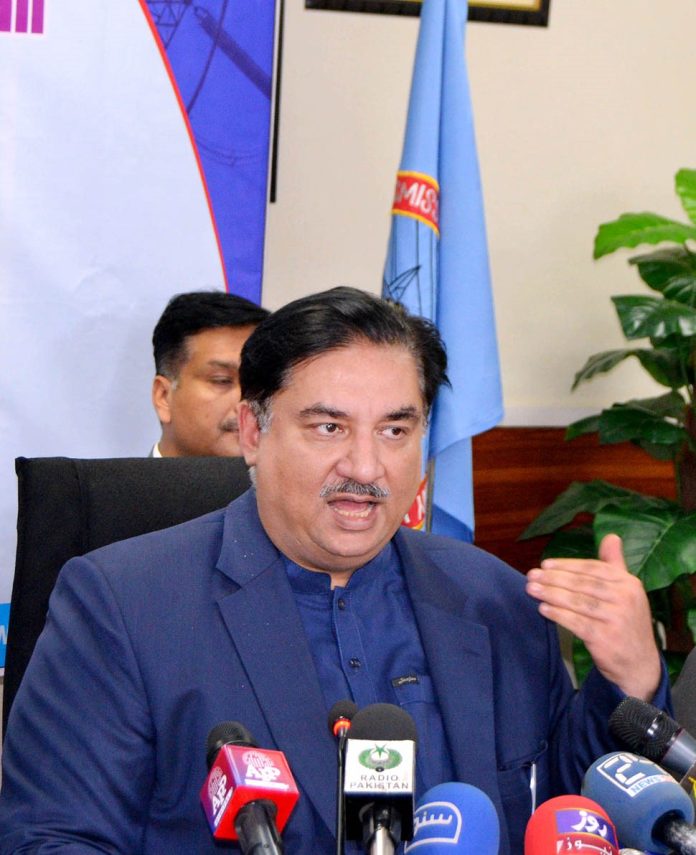 بجلی کی قیمتوں میں آ نے والے مہینوں میں اضافے کا کوئی امکان نہیں،رواں ماہ کے دوران وزیر اعظم جیونی ٹرانسمیشن لائن کا افتتاح کریں گے ۔ وفاقی وزیرخرم دستگیر کی پریس کانفرنس