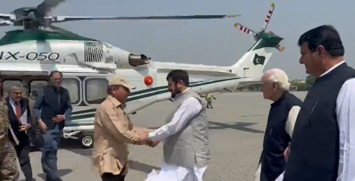 وزیرِ اعظم شہباز شریف ایک روزہ دورے پر پشاور پہنچ گئے