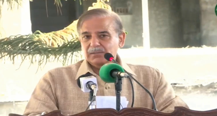 ملک کو ترقی کی راہ پر گامزن کرنے کے لئے سیاسی قیادت اور اداروں کو مل کر کام کرنا ہوگا،یقین ہے پاکستان بہت جلد ترقی یافتہ ممالک کی صف میں شامل ہو گا ، وزیراعظم شہباز شریف کا تورغر میں ترقیاتی منصوبوں کا سنگ بنیاد رکھنے کے موقع پر خطاب