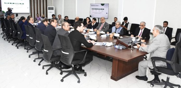 عمران نیازی انسانی حقوق کی پامالی کا جھوٹا پروپیگنڈہ پھیلا کر 9 مئی کے المناک واقعات میں اپنے مجرمانہ کردار سے توجہ ہٹانے کے لئے کسی بھی حد تک جا سکتا ہے ، وزیراعظم شہباز شریف