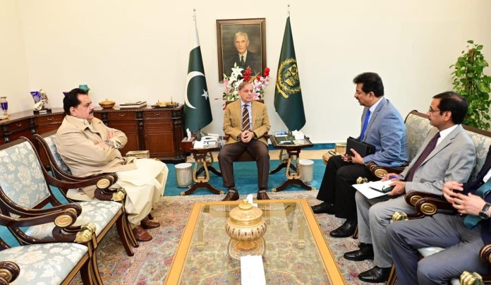 وزیرِ اعظم محمد شہباز شریف سے وفاقی وزیرِ قومی غذائی تحفظ طارق بشیر چیمہ کی ملاقات