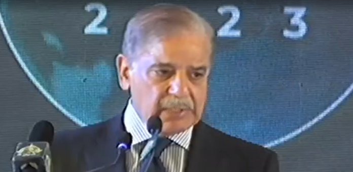 حکومت فارما انڈسٹری کی بہتری اور استحکام کیلئے بھرپور انداز میں کوشاں ہے، زندگی بچانے والی ادویات سے متعلق موثر لائحہ عمل وضع کرنا چاہئے، وزیراعظم محمد شہباز شریف کا پاکستان فارما سمٹ اور ایوارڈز دینے کی تقریب سے خطاب