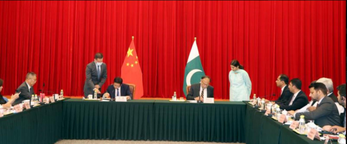پاکستان اور چین کا ایم ایل۔ون اور خصوصی اقتصادی زونز کے نفاذ پر عملدرآمد کو تیز کرنے پر اتفاق
