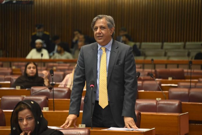 حکومت بر وقت انتخابات کیلئے پر عزم ہے، ڈیجیٹل مردم شماری کی منظوری کے بعد حلقہ بندیاں آئینی ضرورت ہے، سینیٹر اعظم نذیر تارڑ سینیٹر اعظم نذیر تارڑ