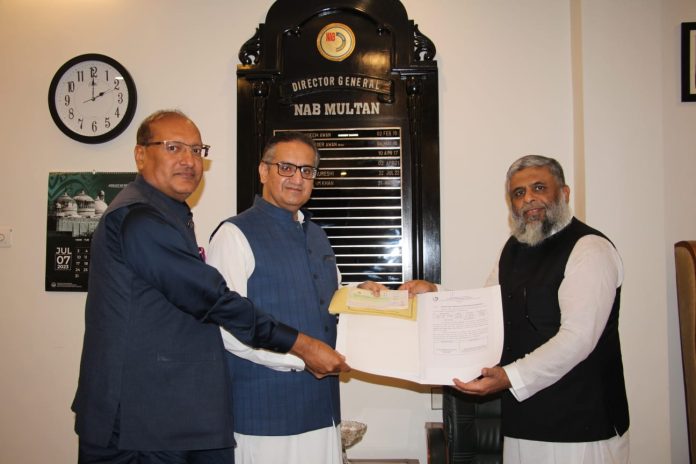 نیب نے محکمہ خوراک اور پبلک ورکس ڈیپارنمنٹ کے افسران سے خوردبرد کی وصول ہونے والی رقم پنجاب حکومت کے حوالے کر دی نیب نے محکمہ خوراک اور پبلک ورکس ڈیپارنمنٹ کے افسران سے خوردبرد کی وصول ہونے والی رقم پنجاب حکومت کے حوالے کر دی