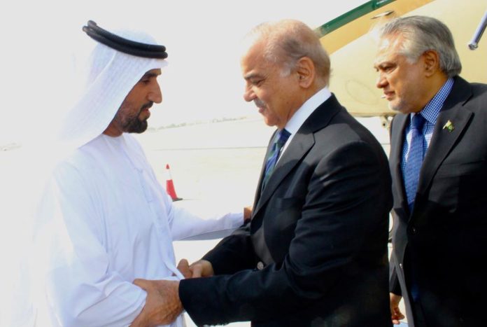 وزیراعظم محمد شہباز شریف ایک روزہ دورے پر متحدہ عرب امارات پہنچ گئے
