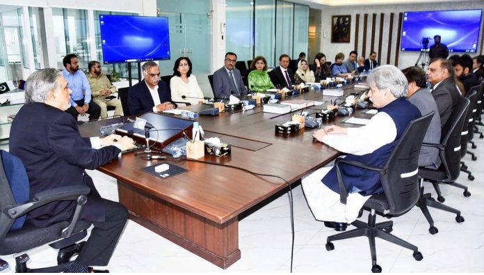 جولائی میں ایف بی آر نے اپنے ہدف سے زیادہ محصولات اکٹھے کیے،کارکردگی کو مزید بہتر بنانے کی ضرورت ہے، وفاقی وزیر خزانہ سینیٹر محمد اسحاق ڈار کا ایف بی آر میں تقریب سے خطاب اسحاق ڈار