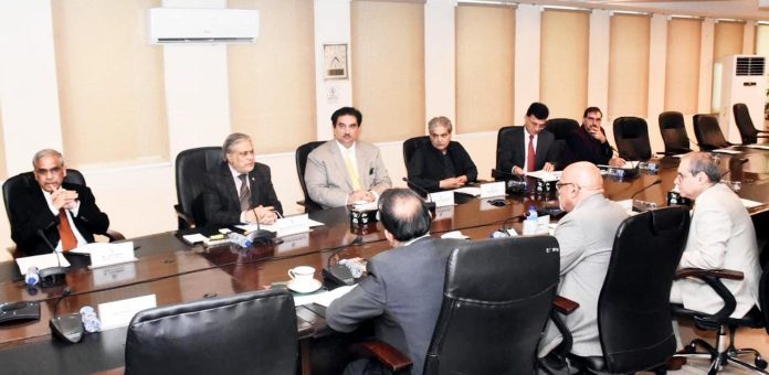 وفاقی وزیر خزانہ اور محصولات سینیٹر محمد اسحاق ڈار کی زیر صدارت کابینہ کمیٹی برائے بین الحکومتی تجارتی لین دین کا اجلاس سینیٹر محمد اسحاق ڈار