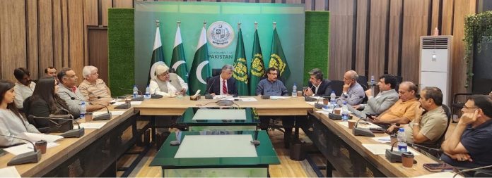 بجلی کی قیمتوں میں اضافے کا بڑا فرق 400 یونٹ سے زائد یونٹ استعمال کرنے والے صارفین پر لاگو ہے، 63.5 فیصد ڈومیسٹک صارفین کیلئے ٹیرف میں کوئی اضافہ نہیں ہوا، نگران وفاقی وزیر اطلاعات مرتضیٰ سولنگی اور سیکریٹری پاور ڈویژن کی بریفنگ نگران وفاقی وزیر اطلاعات مرتضیٰ سولنگی اور سیکریٹری پاور ڈویژن کی بریفنگ