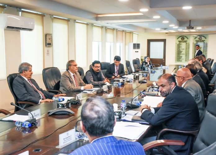 وفاقی وزیر خزانہ سینیٹر محمد اسحاق ڈار کی زیر صدارت کابینہ کمیٹی برائے بین الحکومتی تجارتی لین دین کااجلاس اسحاق ڈار