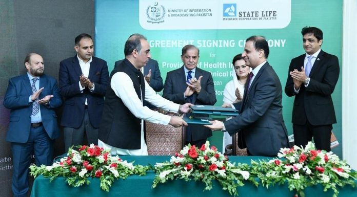 وزارت اطلاعات اور سٹیٹ لائف انشورنس کے مابین صحافیوں، میڈیا ورکرز، فنکاروں اور فلمی صنعت کے تکنیکی ماہرین کو صحت کارڈ دینے کے معاہدے پر دستخط ہو گئے وزارت اطلاعات اور سٹیٹ لائف انشورنس کے مابین صحافیوں، میڈیا ورکرز، فنکاروں اور فلمی صنعت کے تکنیکی ماہرین کو صحت کارڈ دینے کے معاہدے پر دستخط ہو گئے