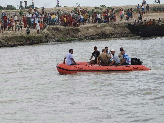 بھارت،بہار میں کشتی الٹنے کے باعث 10افراد لاپتہ