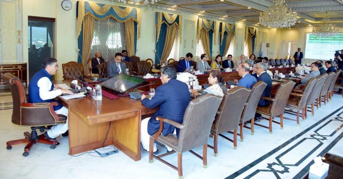 نگراں وزیراعظم انوار الحق کاکڑ کو وزارت تجارت اور وزارت صنعت وپیداوار کی جانب سے کارکردگی اور اہداف بارے بریفنگ نگراں وزیراعظم انوار الحق کاکڑ