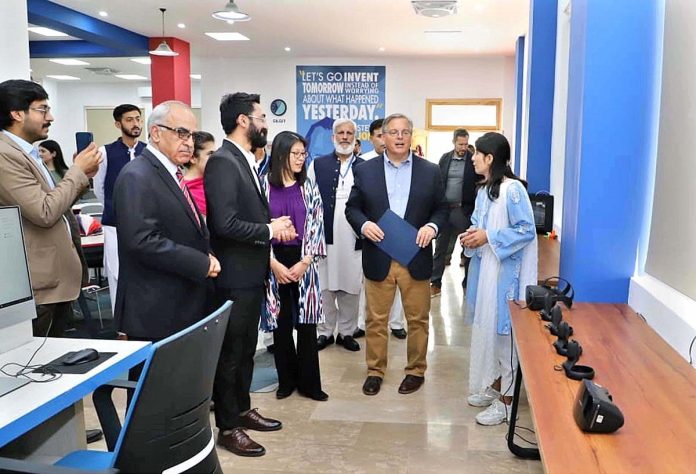 پاکستان میں تعینات امریکی سفیر ڈونلڈ بلوم