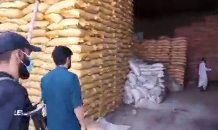 بھاری مقدار میں ذخیرہ کی گئی چینی، گھی اور دیگر اشیاء خوردنوش سمیت یوریا کھاد برآمد