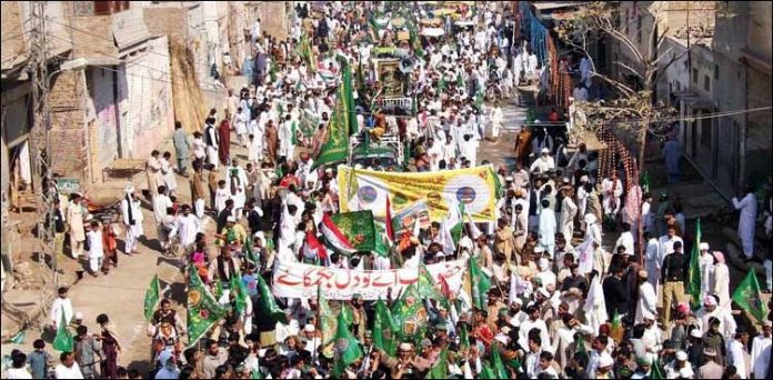 ملک بھر میں سرکارِ دو عالم حضرت محمد ﷺ کی ولادت کا جشن مذہبی عقیدت و احترام کے ساتھ منایا گیا