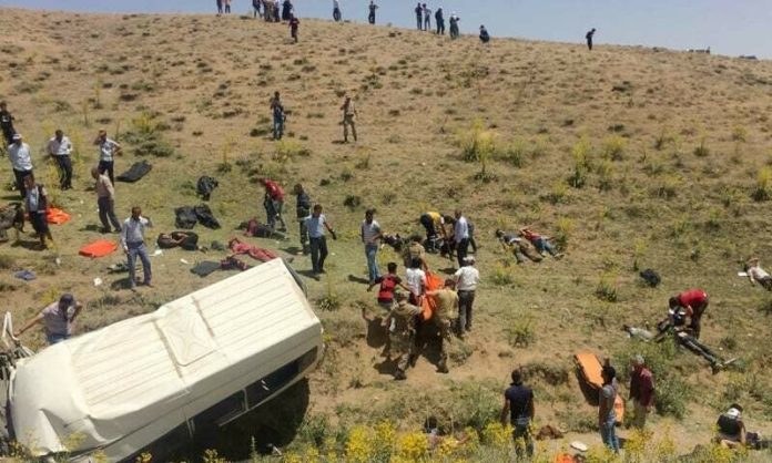 جرمنی میں تارکین وطن کو لے جانے والی وین حادثہ کا شکار ، 7 افراد ہلاک ، 16 زخمی