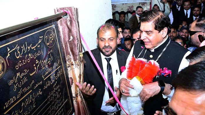 سپیکر قومی اسمبلی راجہ پرویز اشرف کی گوجر خان بار کونسل کی عمارت کی شمسی توانائی پر منتقلی کی تقریب میں بطور مہمان خصوصی شرکت
