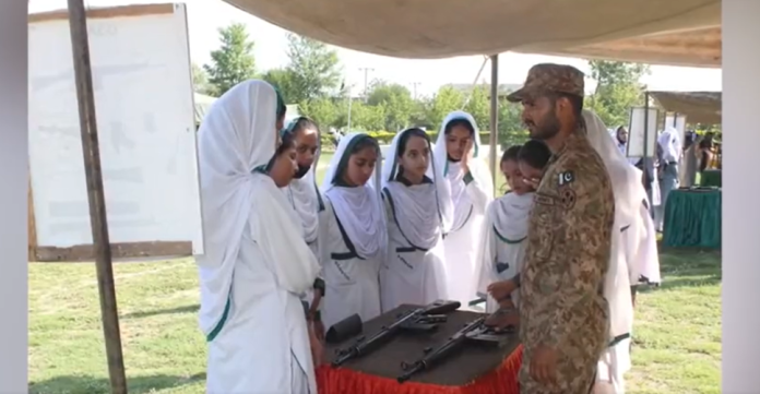 سیالکوٹ میں طلبہ کا پاک فوج کے ساتھ ایک دن