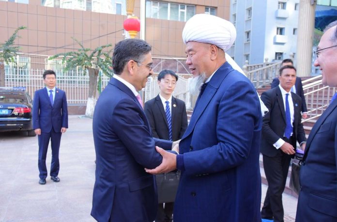 نگران وزیراعظم انوارالحق کاکڑ