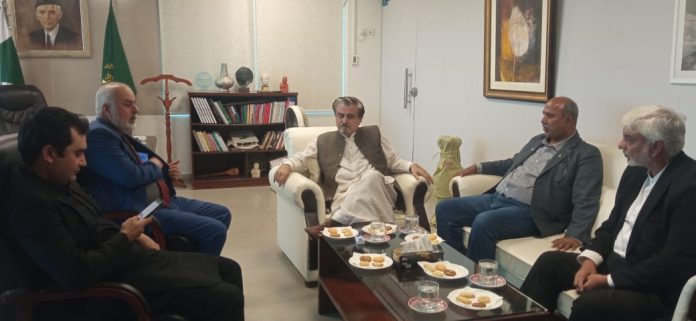 نگران وفاقی وزیر جمال شاہ