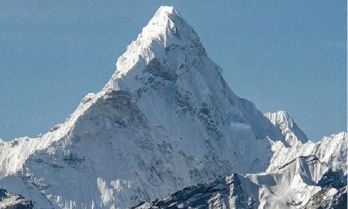 چینی ریسرچ ٹیم کے ارکان نے دنیا کی چھٹی بلند ترین چوٹی سر کر لی
