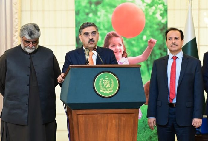 ملک کو پولیو سے پاک کرنے کے عزم کے ساتھ انسداد پولیو کی جنگ جیتیں گے، نگران وزیراعظم انوار الحق کاکڑ