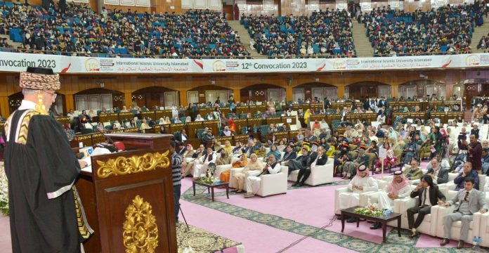 بین الاقوامی اسلامی یونیورسٹی کے 12ویں کانووکیشن کا انعقاد، 26992 ڈگریاں، 484 گولڈ میڈلز سے نوازا گیا