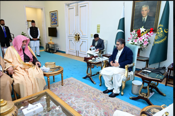 پاکستان اور سعودی عرب کے مابین تاریخی اور دیرینہ برادرانہ تعلقات ہیں جو مشترکہ عقیدے، اقدار اور ثقافت کی مضبوط بنیادوں پر قائم ہیں، نگران وزیرِ اعظم انوار الحق کاکڑ سے امام کعبہ پروفیسر ڈاکٹر شیخ صالح بن عبداللہ بن حمید کی ملاقات
