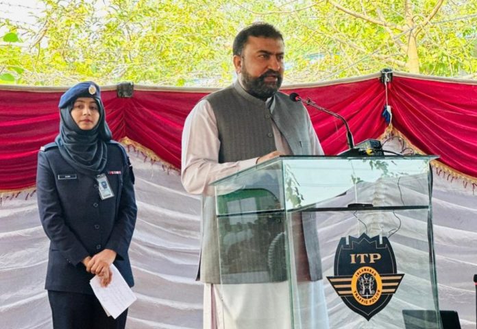 اسلام آباد ٹریفک پولیس دنیا کی بہترین ٹریفک پولیس ہے، قانون کی عملداری میں کوئی بالا دست نہیں ، نگران وزیر داخلہ سرفراز بگٹی کا ٹریفک پولیس ہیڈکوارٹرز میں خطاب