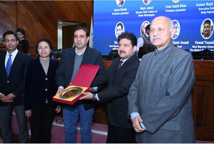 پاکستان چائنا انسٹی ٹیوٹ کے زیر اہتمام آٹھویں سی پیک میڈیا فورم سے مقررین کا خطاب