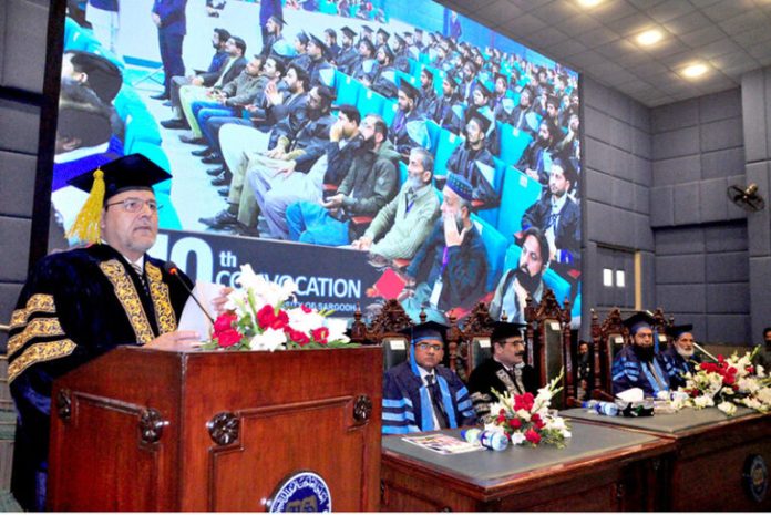 یونیورسٹی آف سرگودھا کا دسواں کانووکیشن اختتام پذیر،29ہزار سے زائد طلبہ کو ڈگریاں تفویض یونیورسٹی آف سرگودھا کا دسواں کانووکیشن اختتام پذیر،29ہزار سے زائد طلبہ کو ڈگریاں تفویض