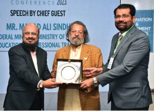 تعلیمی امتحانات اور تشخیصی نظام کو جدید ٹیکنالوجی سے ہم آہنگ کرنے کے لیے بنیادی تبدیلیوں کی ضرورت ہے ، وزیر تعلیم 