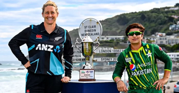 New Zealand and Pakistan Women's Teams
