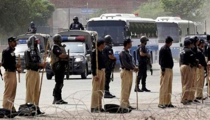 ٹانک پولیس لائنز میں دہشتگردوں کے حملے کامقابلہ کرنے والے پولیس جوانوں میں نقد انعامات تقسیم