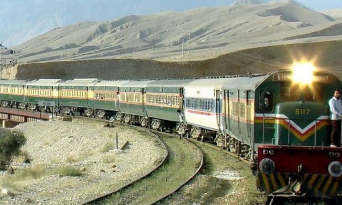 پاکستان ریلوے نے بالآخر عوام ایکسپریس کو اگلے ہفتے بحال کرنے کا فیصلہ کر لیا