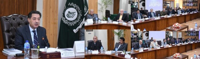 سیاسی جماعتوں، امیدواروں اور ووٹرز کو انتخابات کے حوالے سے سازگار ماحول فراہم کرنا انتظامیہ اور قانون نافذ کرنے والے اداروں کی ذمہ داری ہے، چیف الیکشن کمشنر سکندر سلطان راجہ