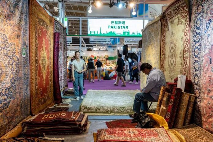 چین کے شہر لہاسا میں ’’نیپال، بھارت، اور جنوبی ایشیا کموڈٹی ایکسپو‘‘ میں پاکستانی دستکاریوں کی نمائش