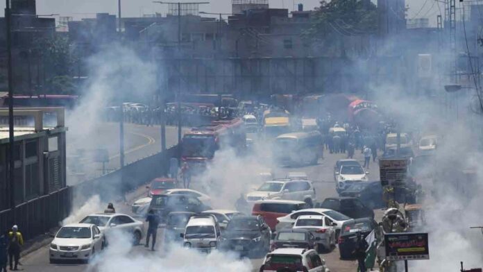 ضلعی انتظامیہ پشاور کا ماحولیاتی آلودگی اور دھواں پھیلانے والی گاڑیوں کے خلاف کریک ڈائون،596 گاڑیاں کو جرمانہ،24 گاڑیوں کو نوٹس جاری