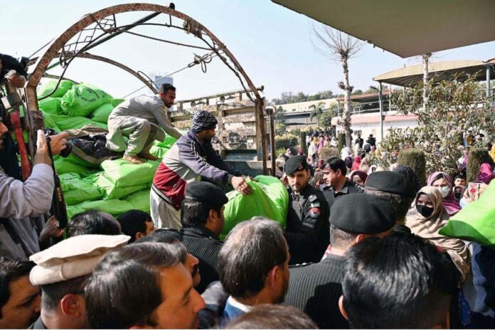 کوہاٹ، 491 پولنگ سٹیشنوں کیلئے انتخابی سامان کی ترسیل جاری