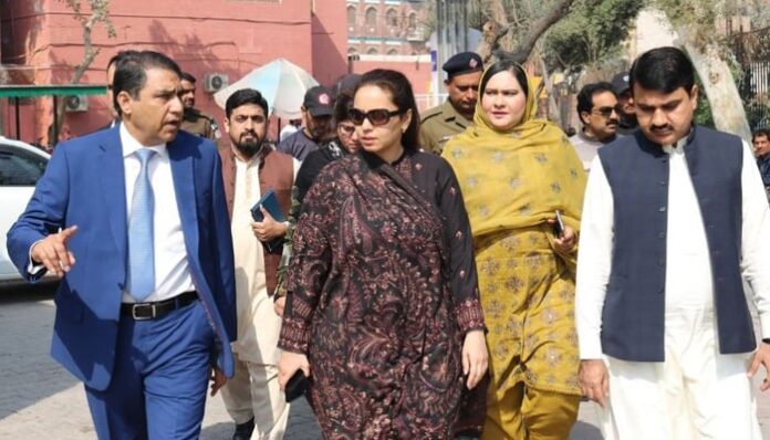 Commissioner Multan Division Maryam Khan