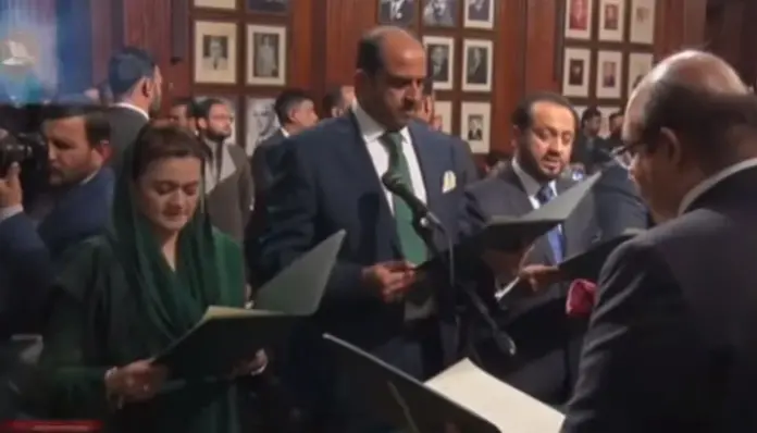 پنجاب کی18رکنی کابینہ نے حلف اٹھالیا، گورنر پنجاب نے حلف لیا