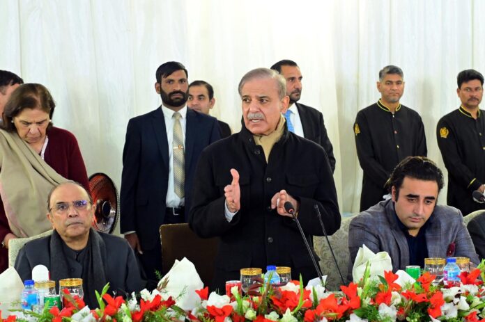 ہمیں عوام کے مینڈیٹ کا احترام کرتے ہوئے مل کر ملکی کشتی کو پار لگانا ہے، ہمارے صدارتی امیدوار آصف علی زردری 9 مارچ کو بھاری اکثریت سے کامیاب ہوں گے، وزیراعظم محمد شہباز شریف کا عشائیہ سے خطاب
