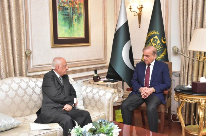 وزیر اعظم محمد شہباز شریف سے سابق گورنر پنجاب شاہد حامد کی ملاقات