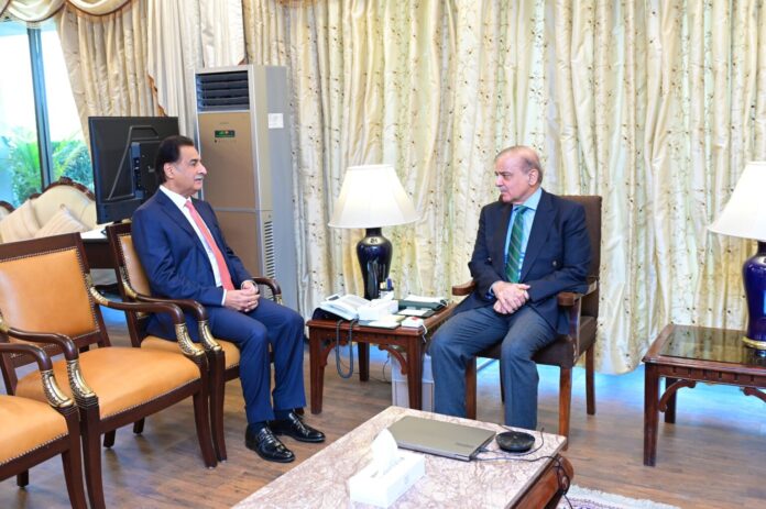 وزیرِاعظم محمد شہباز شریف سے سپیکر قومی اسمبلی سردار ایاز صادق سے ملاقات