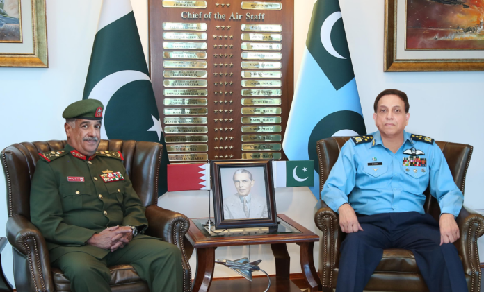 پاک فضائیہ کے سربراہ ایئر چیف مارشل ظہیر احمد بابر سدھو سے بحرین نیشنل گارڈ کے کمانڈر جنرل شیخ محمد بن عیسیٰ بن سلمان الخلیفہ کی ملاقات