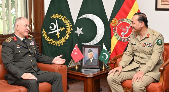 آرمی چیف جنرل سید عاصم منیر سے ترک چیف آف جنرل اسٹاف جنرل متین گیوراک کی ملاقات ، باہمی دلچسپی، دفاعی، تربیت اور علاقائی امن و استحکام کو فروغ دینے سمیت دیگر امور پر تبادلہ خیال
