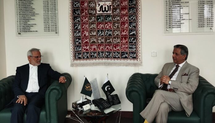 ایران کی جیلوں قید پاکستانیوں جبکہ پاکستان میں زیر تحویل ایرانیوں کی رہائی، سیاحتی اور تجارتی تعلقات کی بہتری کیلئے سفری اور کاروباری سہولیات فراہم کرنے پر اتفاق، وفاقی وزیر قانون اعظم نذیر تارڑ سے ایرانی وفد کی ملاقات
