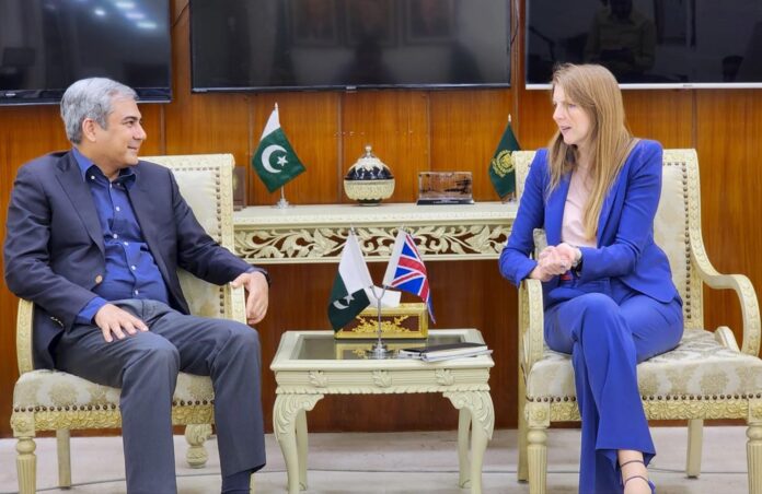 وفاقی وزیر داخلہ محسن نقوی سے برطانوی ہائی کمشنرجین میریٹ کی ملاقات ، پاکستان اور انگلینڈ کے درمیان کرکٹ سیریز سمیت دوطرفہ سکیورٹی تعاون اور باہمی دلچسپی کے امور پر گفتگو